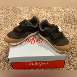NWOT-Cat & Jack Toddler Retro style sneaker- black, grey and tan - sz 9T